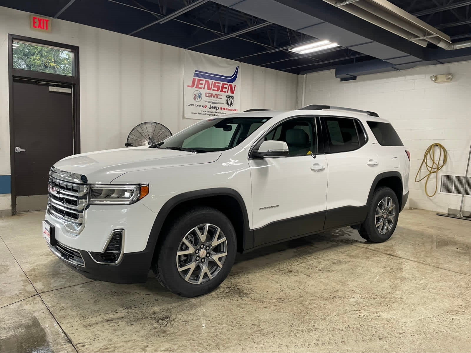 Used 2023 GMC Acadia SLT with VIN 1GKKNUL45PZ237335 for sale in New Ulm, Minnesota