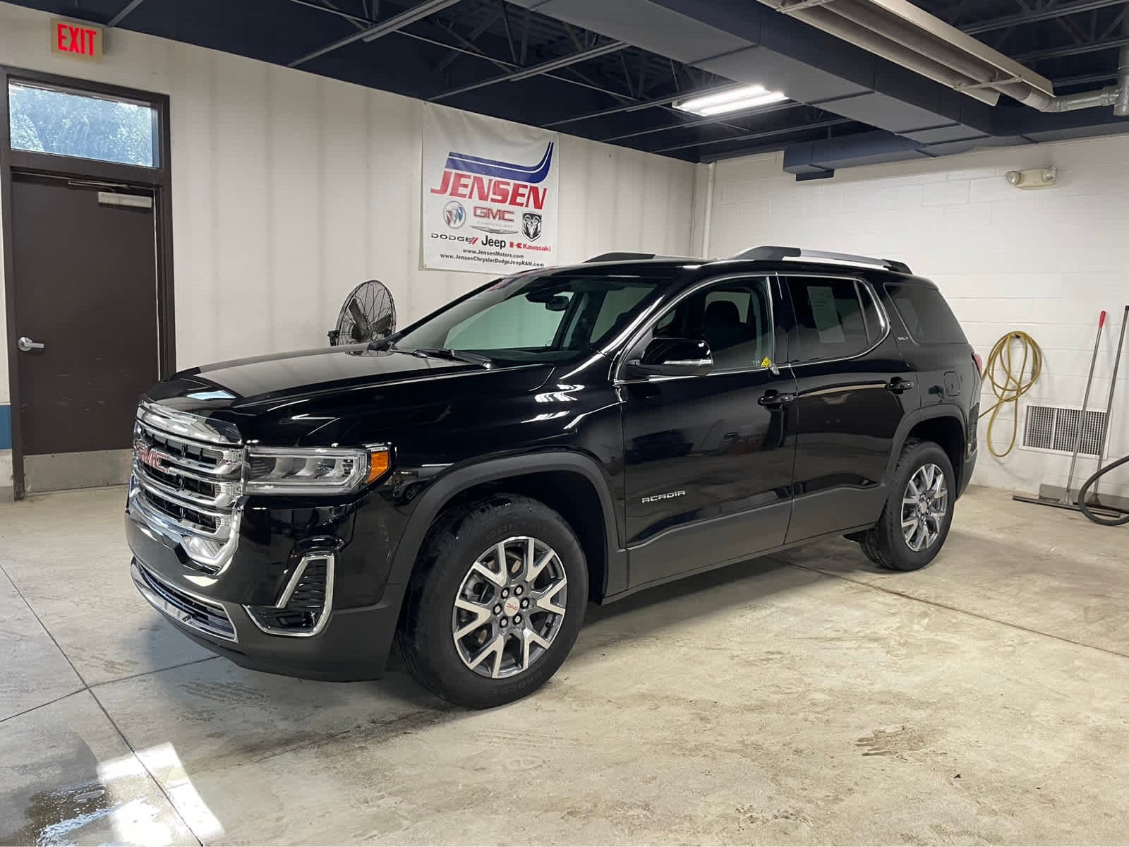 Used 2023 GMC Acadia SLT with VIN 1GKKNUL47PZ239782 for sale in New Ulm, Minnesota