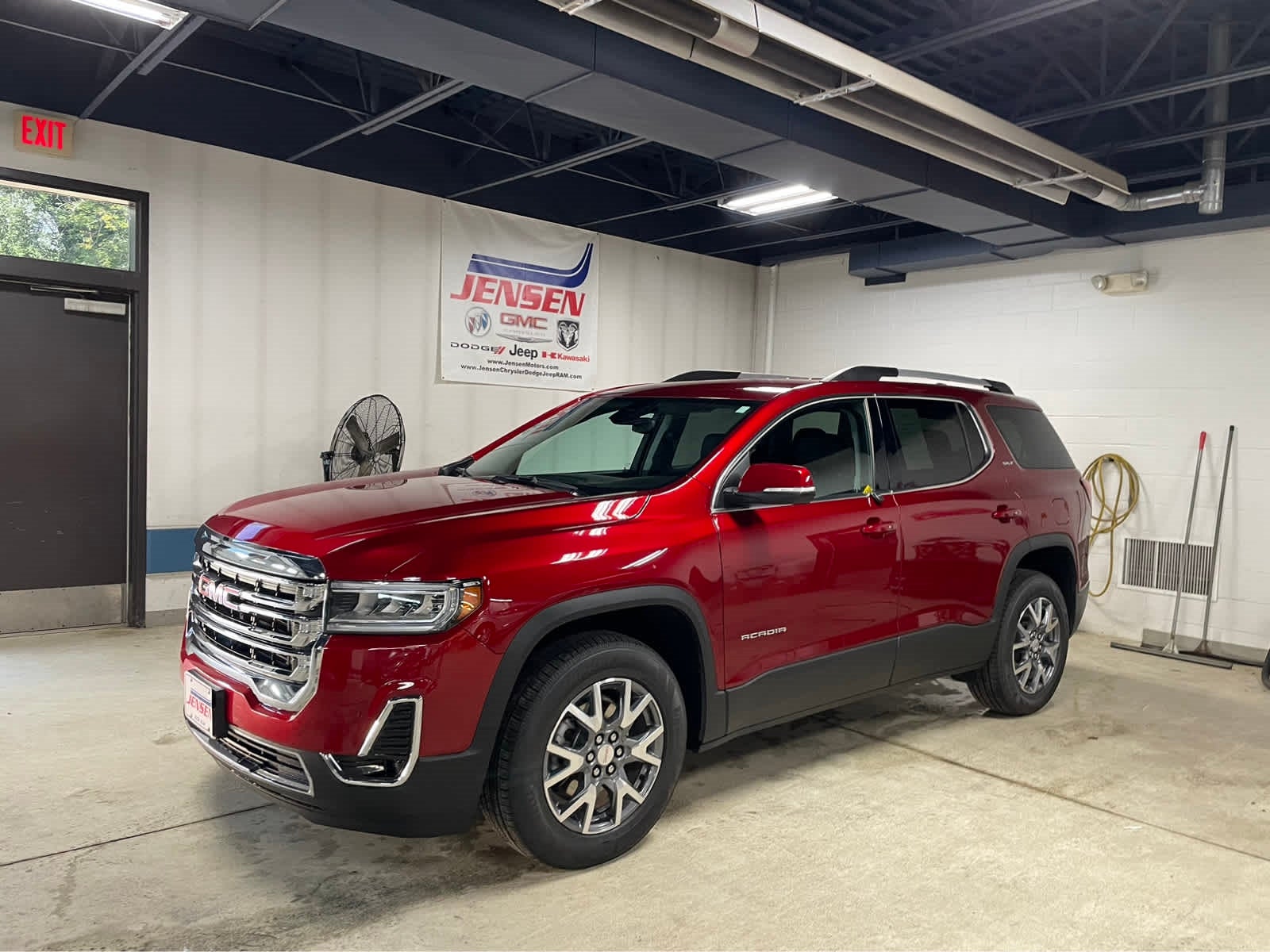 Used 2023 GMC Acadia SLT with VIN 1GKKNUL48PZ237832 for sale in New Ulm, Minnesota